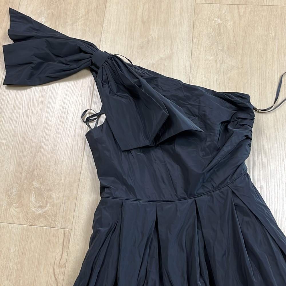 Donna Karan Black Asymmetrical Pleated Gown, black SIZE 12 - Picture 9 of 9